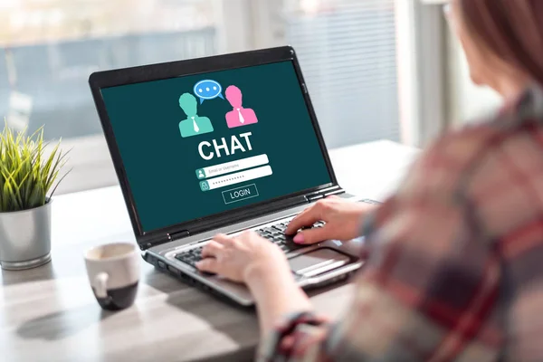 Chat concept on a laptop screen — Stock Photo, Image