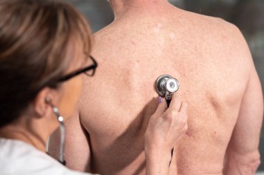 Doktor stetoskop sınav hasta için kullanma