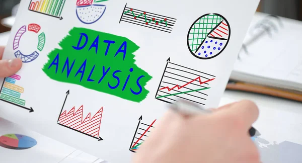Concepto de análisis de datos en un documento — Foto de Stock