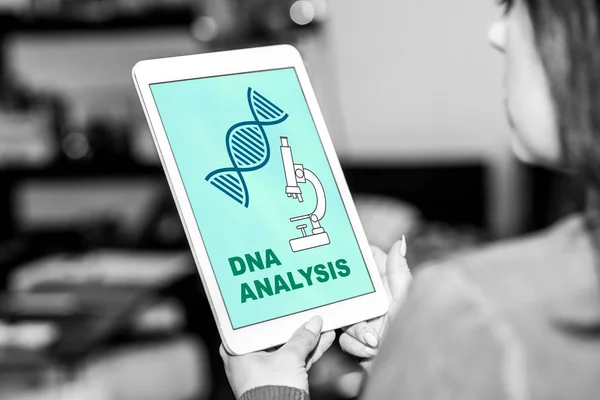 Conceito de análise de DNA em um tablet — Fotografia de Stock