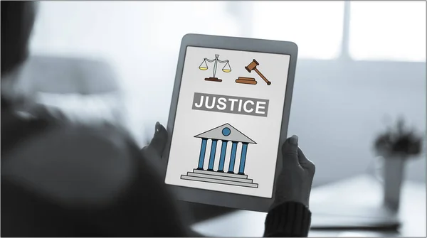Conceito de justiça em um tablet — Fotografia de Stock