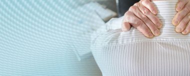 Boyun ağrısı olan işadamı; panoramik afiş