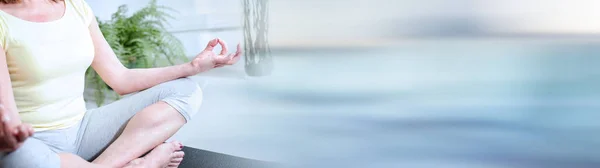 Woman doing yoga; panoramic banner — Stock Photo, Image