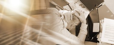 Stresli işadamı; çoklu pozlama