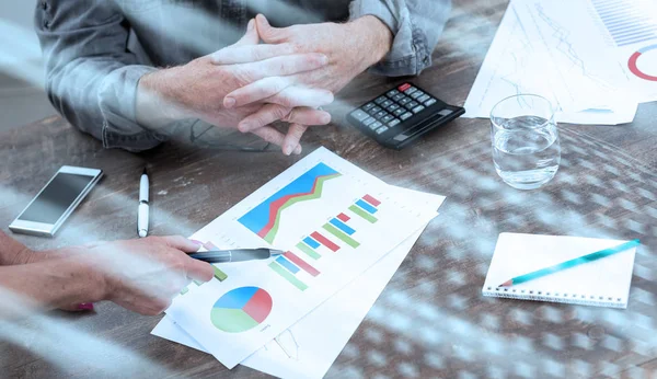 Trabajo en equipo y discusión, efecto de luz — Foto de Stock