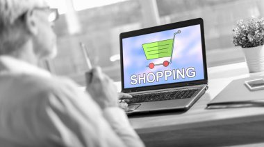 Dizüstü bilgisayar ekranında alışveriş konsepti