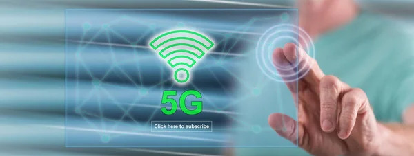 Człowiek, dotykając koncepcja 5g — Zdjęcie stockowe