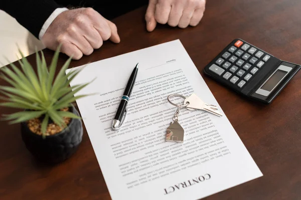 Concept of reflection time before signing a contract — Stock Photo, Image