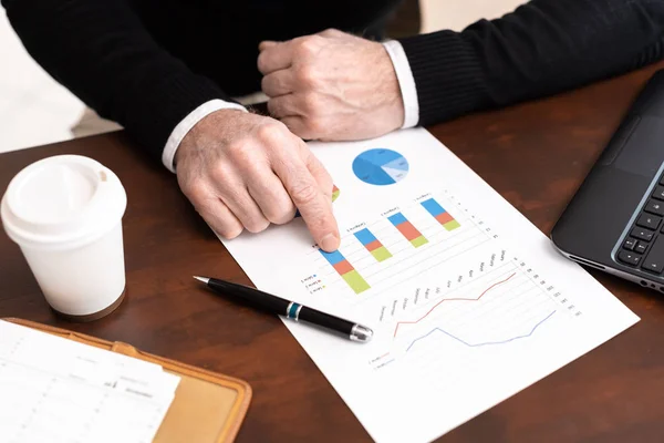 Businessman analysing marketing graphs — Stock Photo, Image