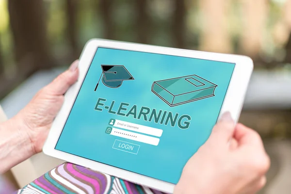 E-learning έννοια σε ένα δισκίο — Φωτογραφία Αρχείου