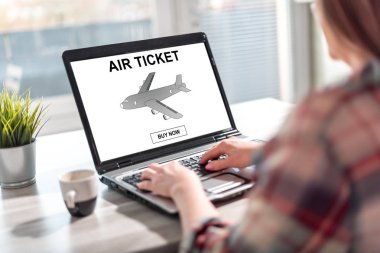 Hava bilet rezervasyon konsept dizüstü bilgisayar ekranında