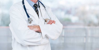 kollarını çapraz doktor