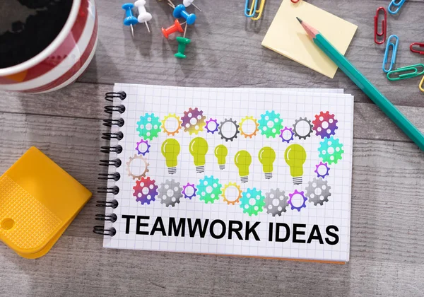 Concepto de idea de trabajo en equipo en un bloc de notas —  Fotos de Stock
