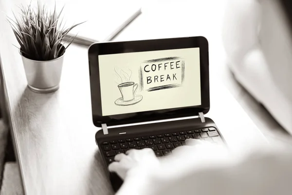 Concetto di pausa caffè su uno schermo portatile — Foto Stock