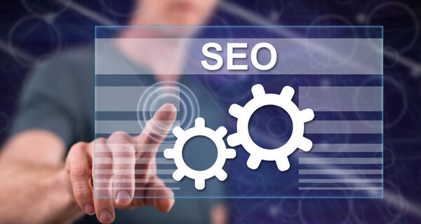 Человек, прикасающийся к концепции SEO
