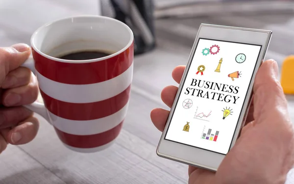 Conceito de estratégia de negócios em um smartphone — Fotografia de Stock