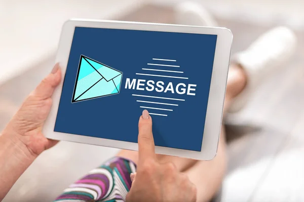 Concepto de mensaje en una tableta — Foto de Stock