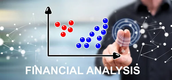 Homme touchant un concept d'analyse financière — Photo