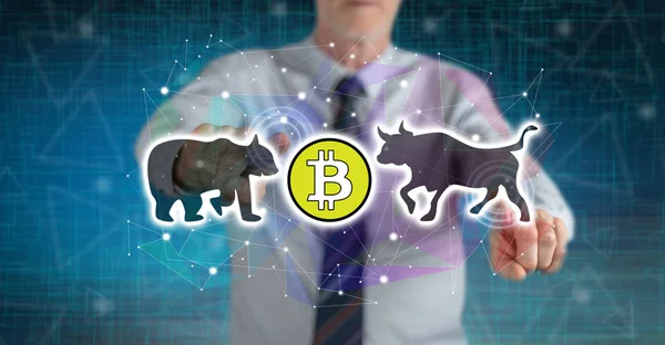 Mann berührt ein Bitcoin-Trendkonzept — Stockfoto