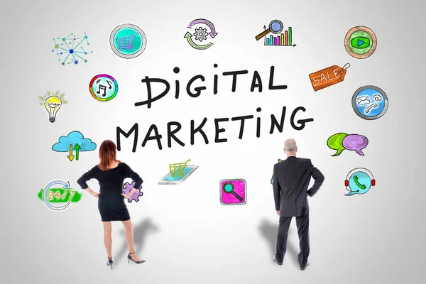 Digitale marketingconcept bekeken door mensen uit het bedrijfsleven — Stockfoto