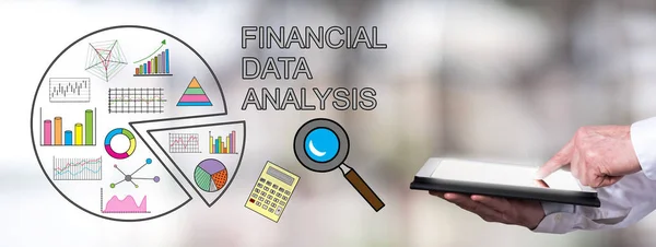 Concept d'analyse de données financières avec l'homme à l'aide d'une tablette — Photo