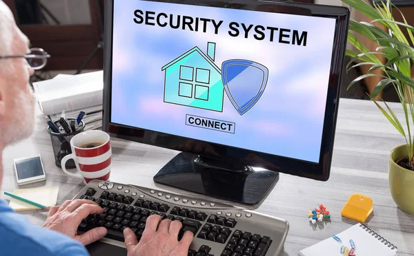 Concepto de sistema de seguridad doméstica en un ordenador —  Fotos de Stock