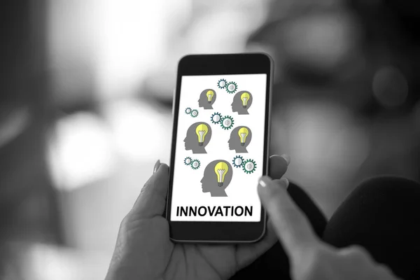 Innovationskonzept auf dem Smartphone — Stockfoto