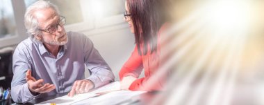 Ofiste çalışan işadamları, ışık etkisi; Çoklu exposur