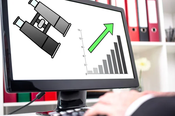 Концепція бізнес перспективи на екрані комп'ютера — стокове фото