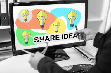 Fikir kavramını bilgisayar monitöründe paylaşın