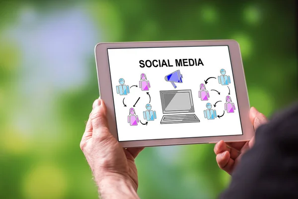 Koncepcja mediów społecznych na tablecie — Zdjęcie stockowe
