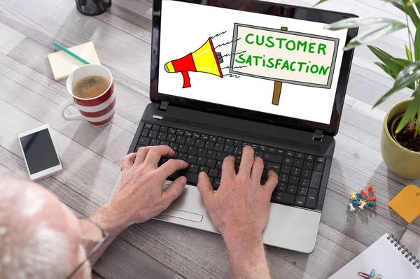 Customer satisfaction concept on a laptop screen — Stock Photo, Image