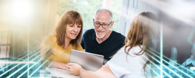 Kıdemli çift toplantı emlakçı; çoklu pozlama