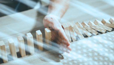 Domino etkisini durdurarak iş denetimi kavramı; hafif eff