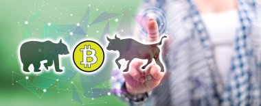 Bitcoin trend kavramına dokunan kadın