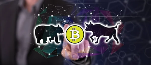 Man het aanraken van een bitcoin trend concept — Stockfoto