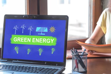 Yeşil enerji kavramı bir laptop ekranında