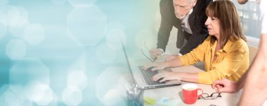 Birlikte çalışan iş adamları, ışık etkisi; panoramik afiş