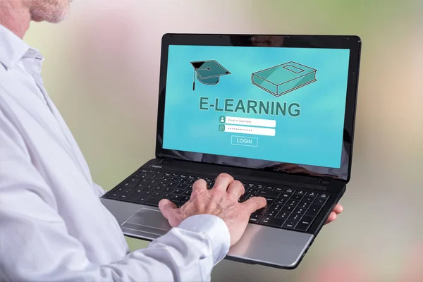 E-learning έννοια σε ένα φορητό υπολογιστή — Φωτογραφία Αρχείου