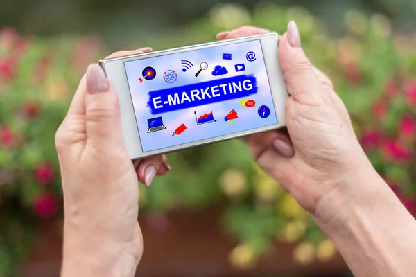 Concepto de e-marketing en un smartphone — Foto de Stock