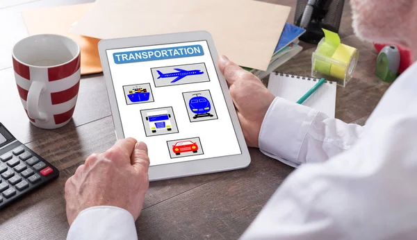 Koncepce dopravy na tabletu — Stock fotografie