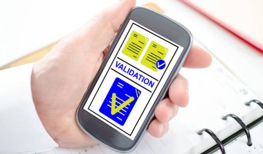 Akıllı telefon ekranında gösterilen doğrulama kavramı