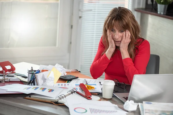 Overworked Mature Businesswoman Sitting Messy Desk — Stock Photo, Image