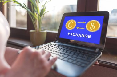 Bir değişim konseptini gösteren dizüstü bilgisayar