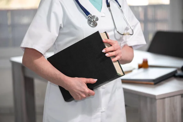 Portrait Female Doctor Standing Holding Medical Textbook — Stock Photo, Image