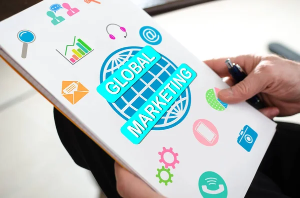 Globális Marketing Koncepció Egy Kézben Tartott Papíron — Stock Fotó