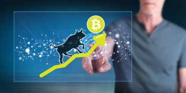Dokunmatik ekranda Bitcoin 'e dokunan bir adam parmaklarıyla kabadayılık taslar.