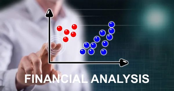 Mann Berührt Mit Dem Finger Ein Finanzanalysekonzept Auf Einem Touchscreen — Stockfoto