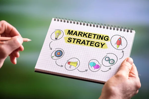 Concepto Estrategia Marketing Mano Bloc Notas — Foto de Stock