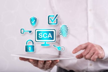 Arka planda bir adamın tuttuğu tabletin üstündeki Sca konsepti